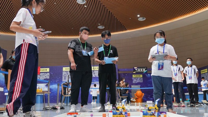 数据服务与数据中台：构建企业智能化的核心基石